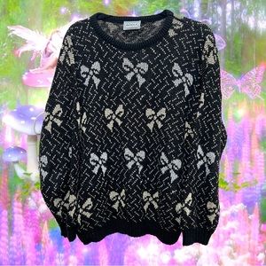 Vintage Adele Rare 80’s 90’s Women’s Gold and Silver Bow Sparkle Sweater